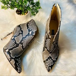Nine West Snakeskin Pointed Toe Booties Sz 7